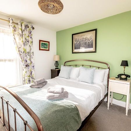 Stylish 2 Bedrooms Cosy & Bright Cottage, Pet Friendly, Sleeps 5, Titchfield Village - Summer Special Offer!! - By Blue Puffin Stays ภายนอก รูปภาพ