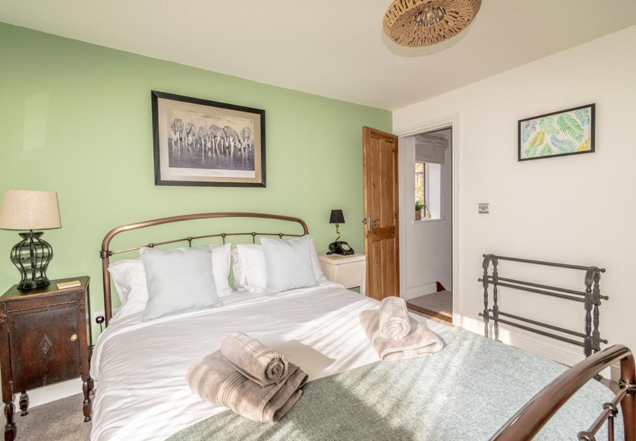 Stylish 2 Bedrooms Cosy & Bright Cottage, Pet Friendly, Sleeps 5, Titchfield Village - Summer Special Offer!! - By Blue Puffin Stays ภายนอก รูปภาพ