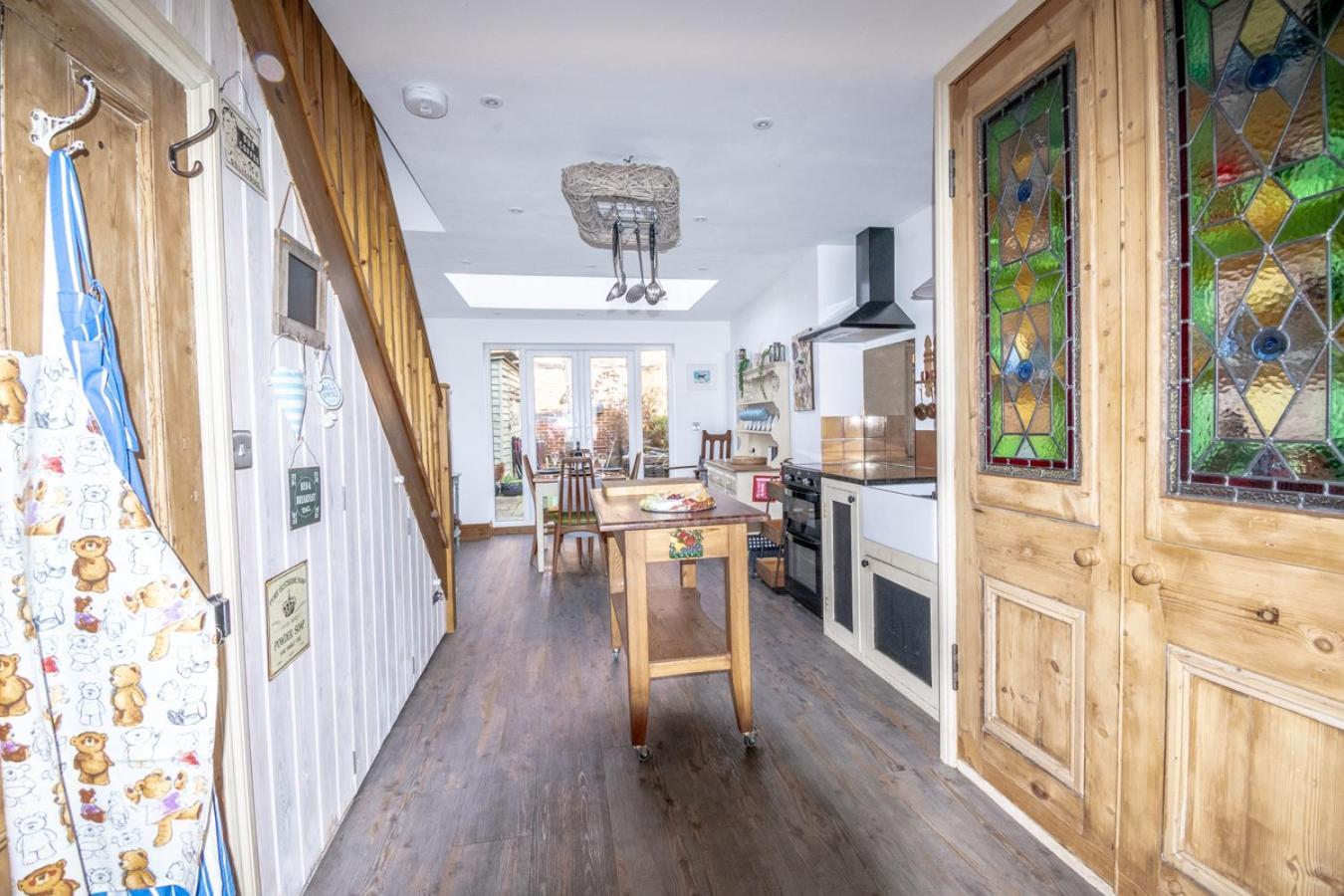 Stylish 2 Bedrooms Cosy & Bright Cottage, Pet Friendly, Sleeps 5, Titchfield Village - Summer Special Offer!! - By Blue Puffin Stays ภายนอก รูปภาพ