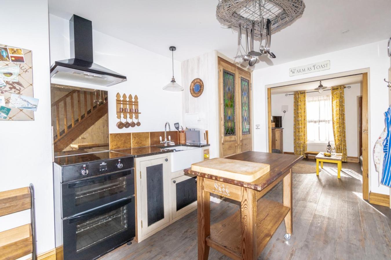 Stylish 2 Bedrooms Cosy & Bright Cottage, Pet Friendly, Sleeps 5, Titchfield Village - Summer Special Offer!! - By Blue Puffin Stays ภายนอก รูปภาพ
