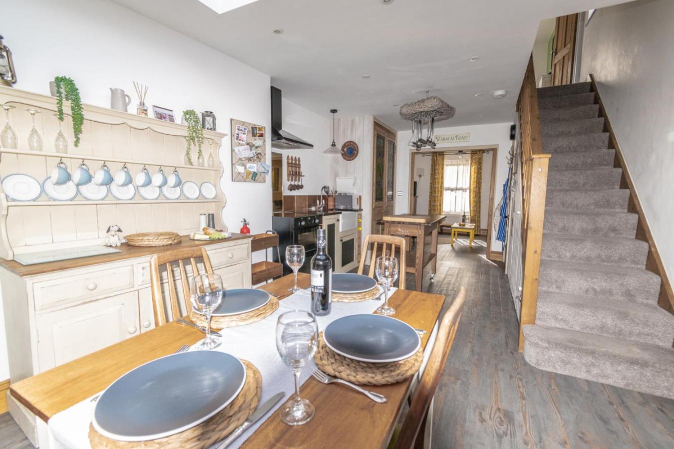 Stylish 2 Bedrooms Cosy & Bright Cottage, Pet Friendly, Sleeps 5, Titchfield Village - Summer Special Offer!! - By Blue Puffin Stays ภายนอก รูปภาพ
