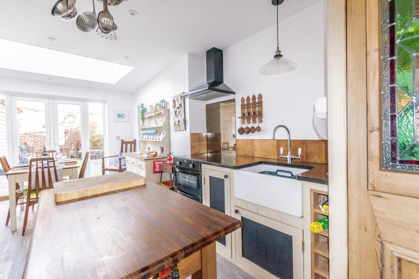 Stylish 2 Bedrooms Cosy & Bright Cottage, Pet Friendly, Sleeps 5, Titchfield Village - Summer Special Offer!! - By Blue Puffin Stays ภายนอก รูปภาพ