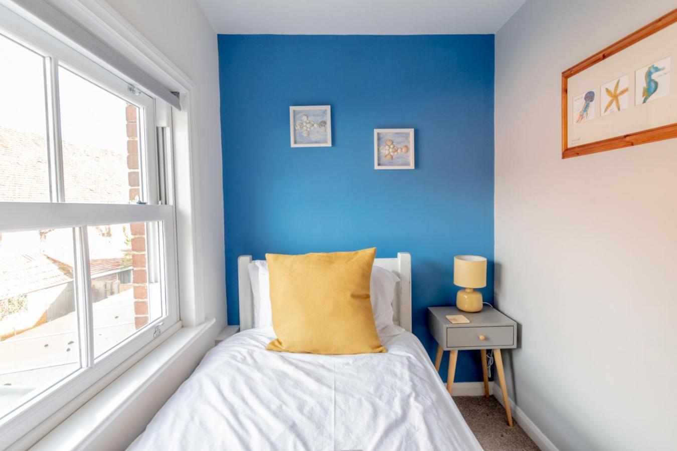 Stylish 2 Bedrooms Cosy & Bright Cottage, Pet Friendly, Sleeps 5, Titchfield Village - Summer Special Offer!! - By Blue Puffin Stays ภายนอก รูปภาพ