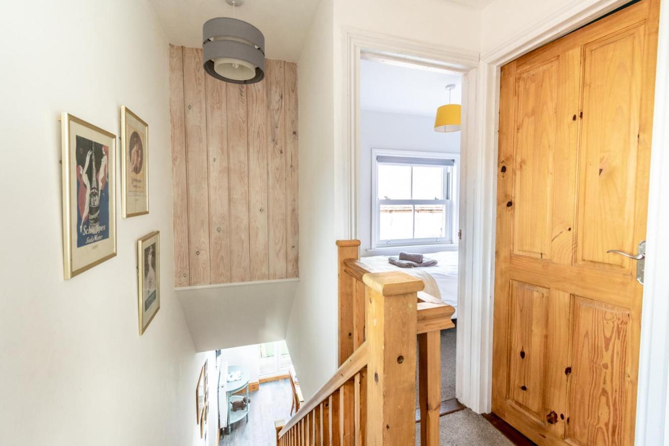 Stylish 2 Bedrooms Cosy & Bright Cottage, Pet Friendly, Sleeps 5, Titchfield Village - Summer Special Offer!! - By Blue Puffin Stays ภายนอก รูปภาพ