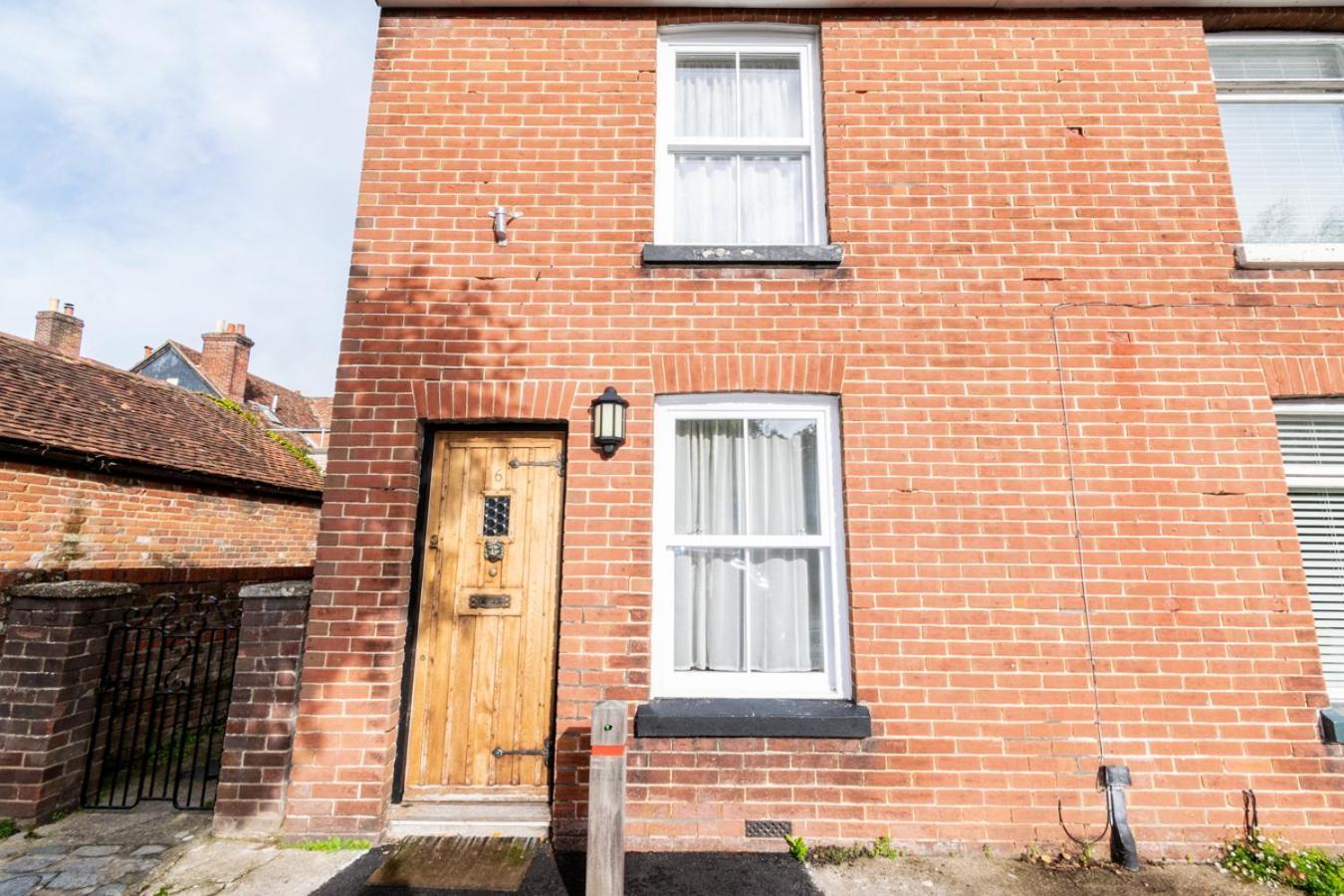 Stylish 2 Bedrooms Cosy & Bright Cottage, Pet Friendly, Sleeps 5, Titchfield Village - Summer Special Offer!! - By Blue Puffin Stays ภายนอก รูปภาพ